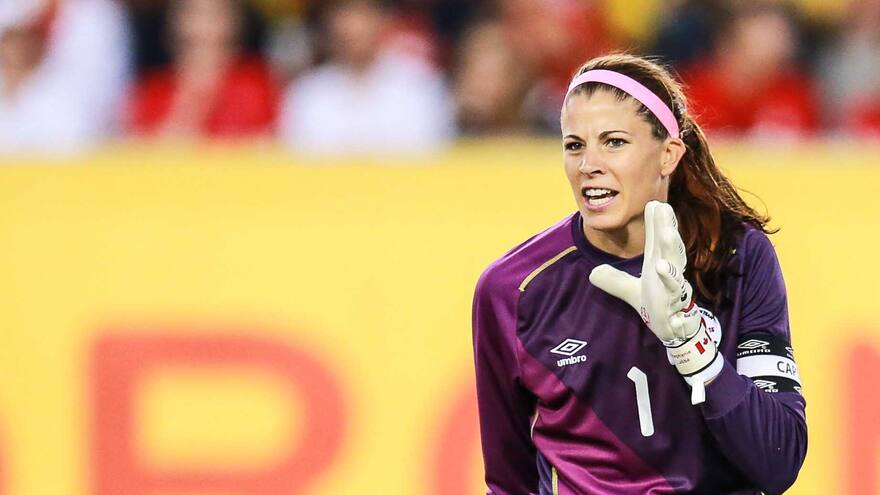 Stéphanie Labbé, la jugadora que desafía a los futbolistas