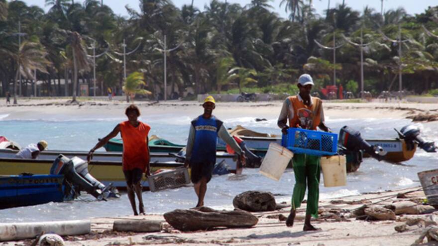 Pescadores de San Andrés y Providencia reciben créditos para sus actividades