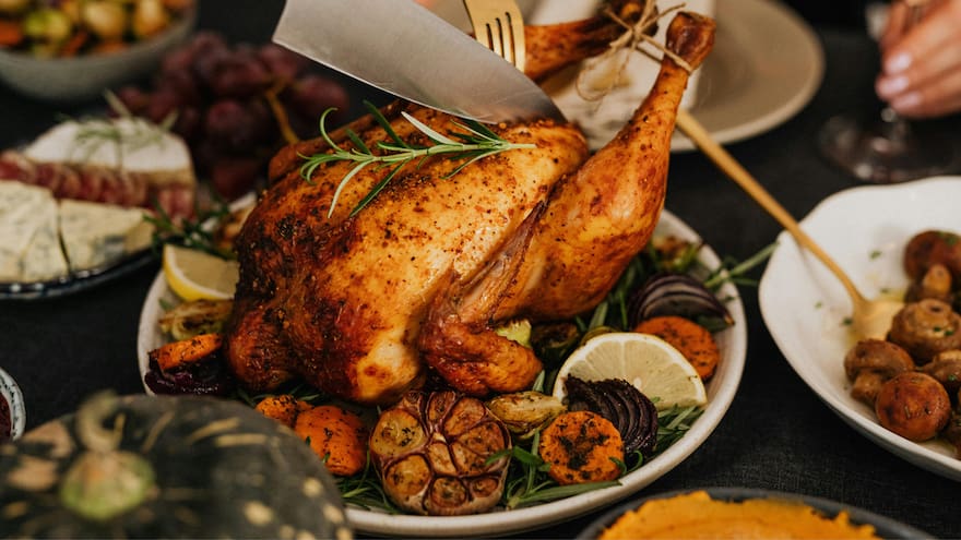 Pollo asado más barato: cómo el dólar y la gasolina influyen en su precio