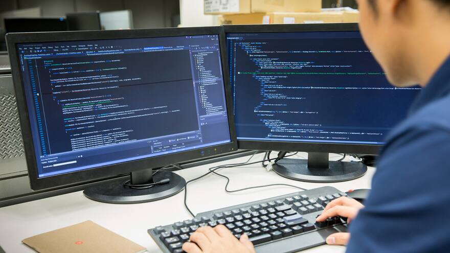 Ofrecen 100 mil becas para estudiar programación en Colombia