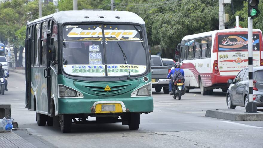 Lolaya mantiene su operación con la mitad de su flota de buses