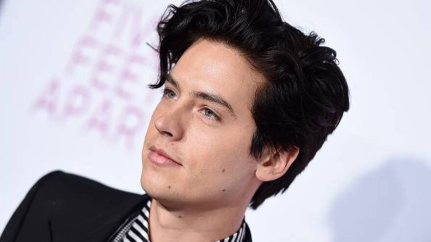 Cole Sprouse fue amenazado tras su separación con Lili Reinhart