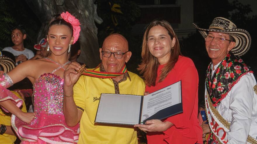 La Gigantona recibió la medalla ‘Alberto Pumarejo Vengoechea’