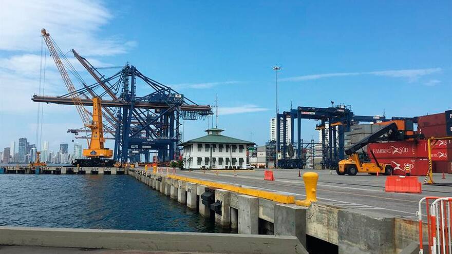 Gobierno autoriza instalación de dos nuevas grúas pórtico en Cartagena
