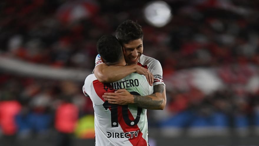 Juan Fernando Quintero se viste héroe y salva a River Plate en la Liga de Argentina