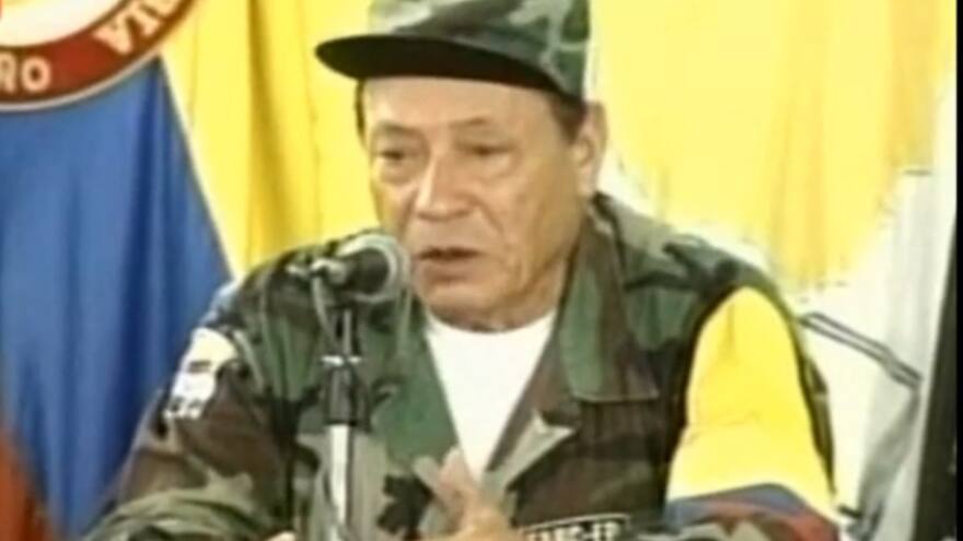 Poncho de 'Tirofijo' podría ser reconocido como patrimonio cultural; ministro de Cultura dijo que se podría analizar