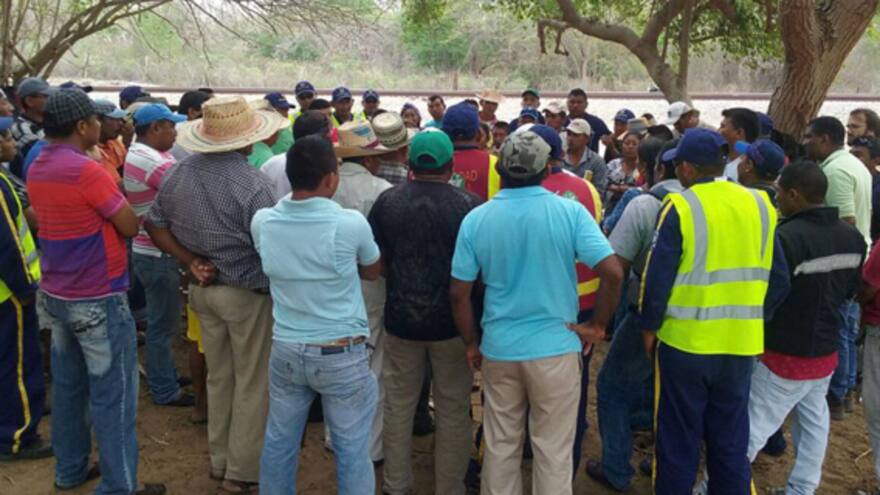 Línea férrea de Cerrejón cumple tres días de bloqueo