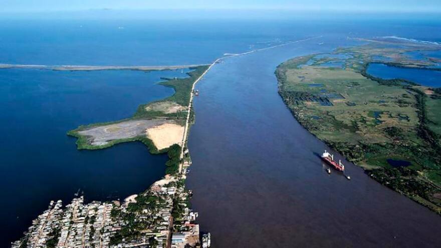 Instan a recuperar el tajamar oriental en Bocas de Ceniza