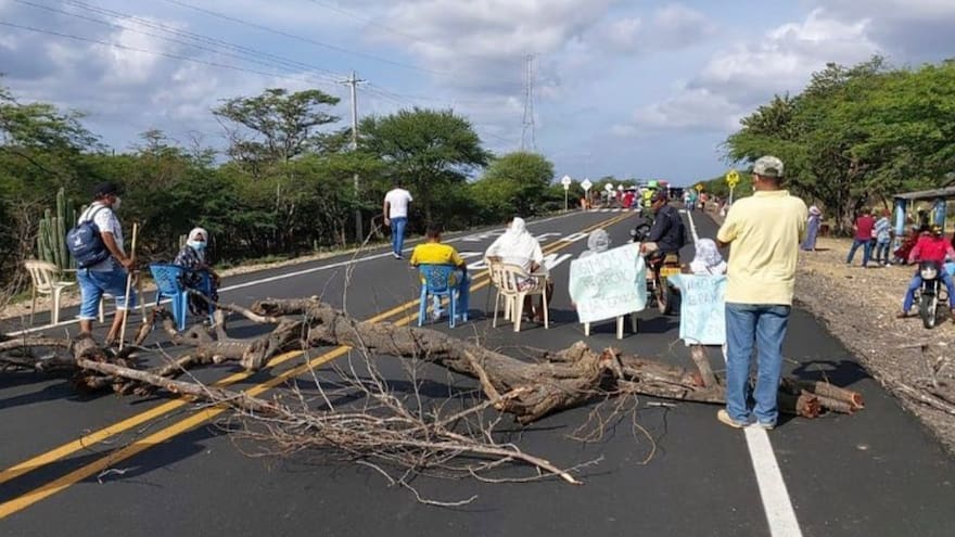 Cierre de vía entre Riohacha y Maicao sería por rechazo a licitación