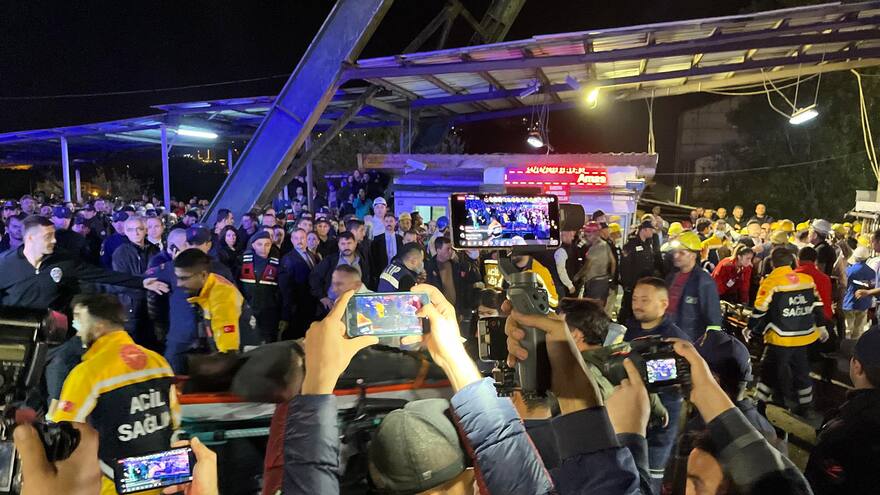 Al menos 22 personas muertas tras explosión en mina de carbón en Turquía