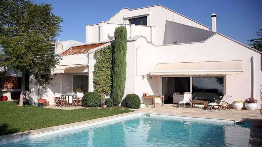 Shakira y Gerard Piqué venden una de sus mansiones en Barcelona por más de $14 mil millones