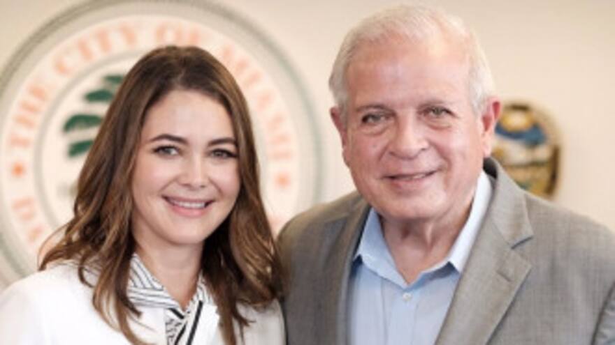 Barranquillera Adriana Castro recibe las llaves de Miami, EEUU