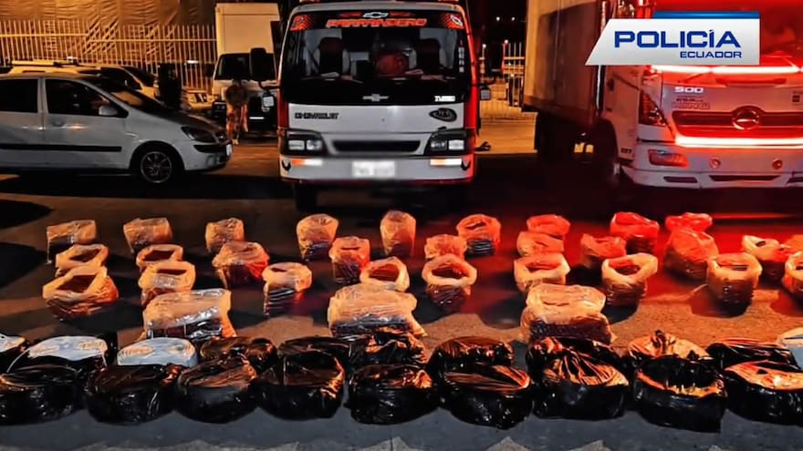 Detienen en Ecuador a dos personas con material explosivo que tenía como destino Colombia