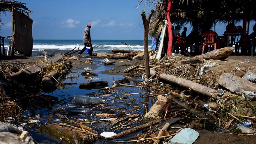 Basuras invaden las playas del corregimiento de Salgar