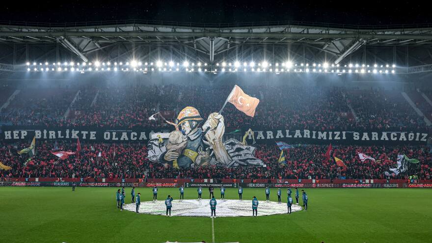 Impresionante y plausible tifo del Trabzonspor en la Liga de Europa