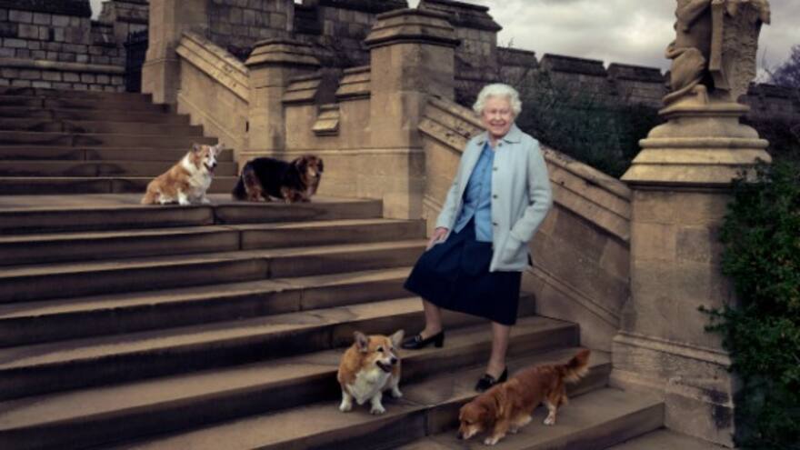 La reina Isabel II es retratada por Annie Leibovitz en su cumpleaños