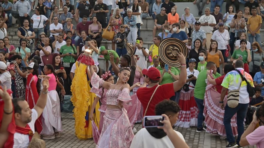 ‘Cumbiatón al río’ vistió de Patrimonio el Gran Malecón