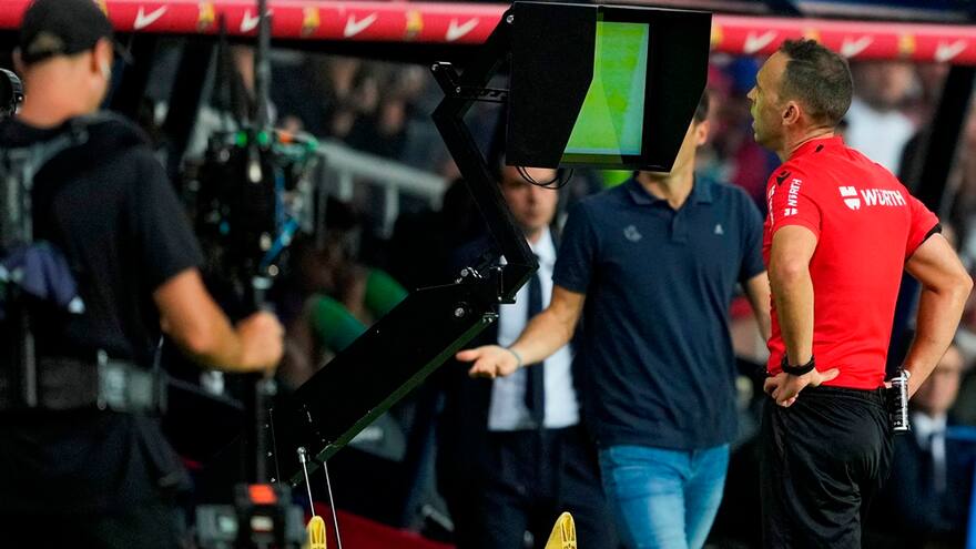 Estas son las razones por las que la Premier League podría eliminar el VAR