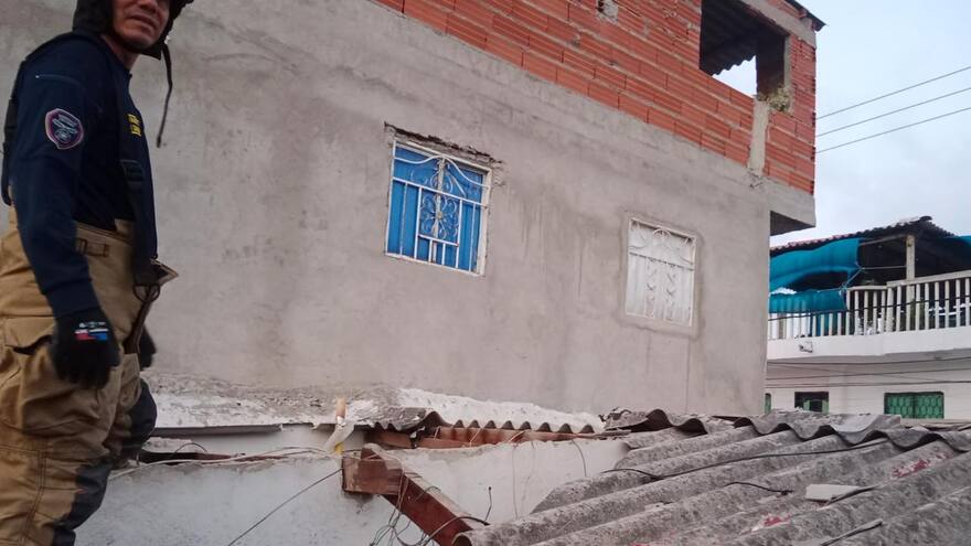 Oficina de Gestión de Riesgo de Soledad atiende emergencia en viviendas afectas por fuertes vientos