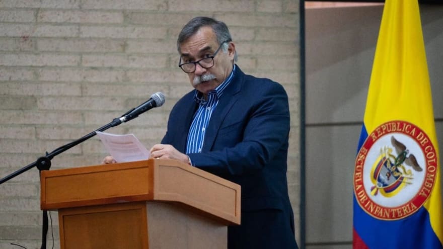 Exviceministro de Defensa denuncia inconsistencias en negocios del Gobierno