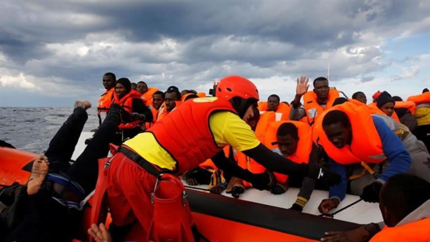 Rescatan cerca de 2.300 inmigrantes que buscaban llegar a Europa por el Mediterráneo