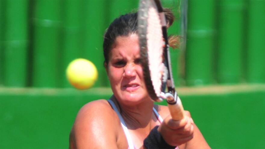 Mellitas Pérez y María F. Herazo, a cuartos en Copa Petromil de tenis