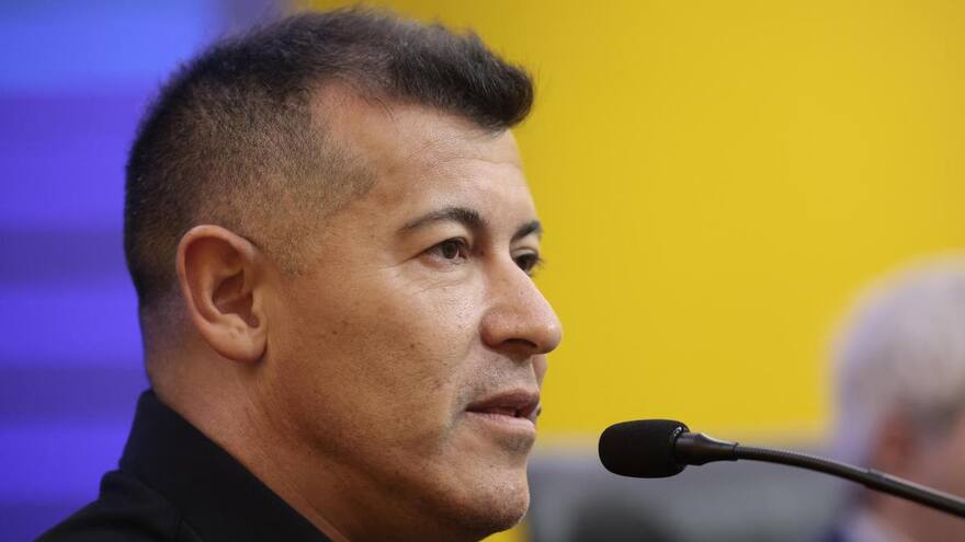 El argentino Jorge Almirón es el nuevo entrenador de Colo Colo