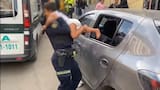 Niño de 2 años pasó más de siete horas encerrado en un carro hasta que la Policía logró rescatarlo