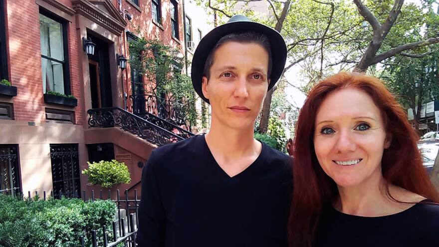 Dos mujeres se darán el 'sí' 24 veces para homenajear el matrimonio gay