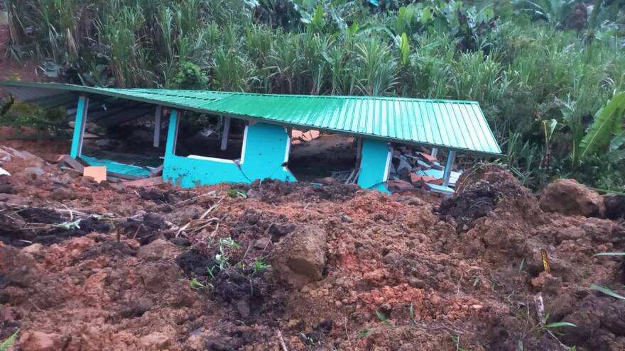 Al menos 12 muertos y 20 desaparecidos tras derrumbe en vía Tumaco- Pasto