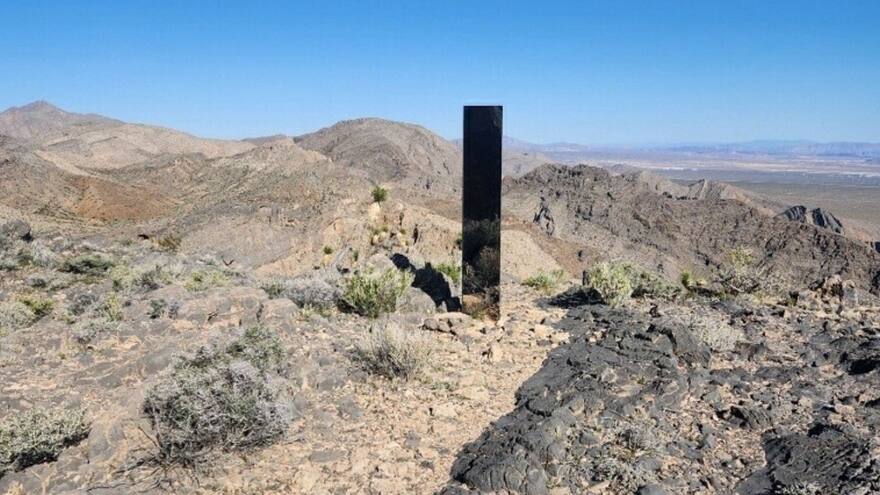 ¿Qué significa el nuevo monolito que apareció en el desierto de Las Vegas?