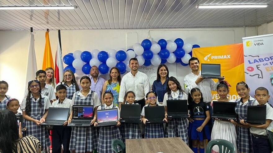 Alcaldía de Galapa entregó computadores a instituciones educativas