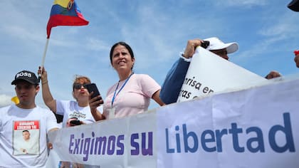 Familiares de colombianos detenidos en Venezuela exigen que el presidente Petro les dé la cara