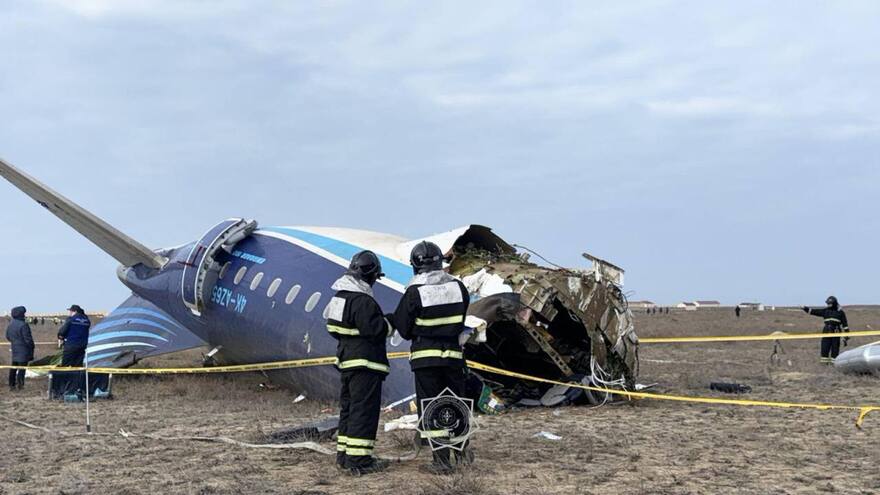 Video: avión se accidentó en Kazajistán; reportan al menos 32 sobrevivientes