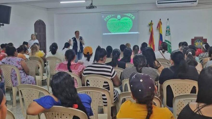 Capacitan en manipulación de alimentos al personal de comedores escolares