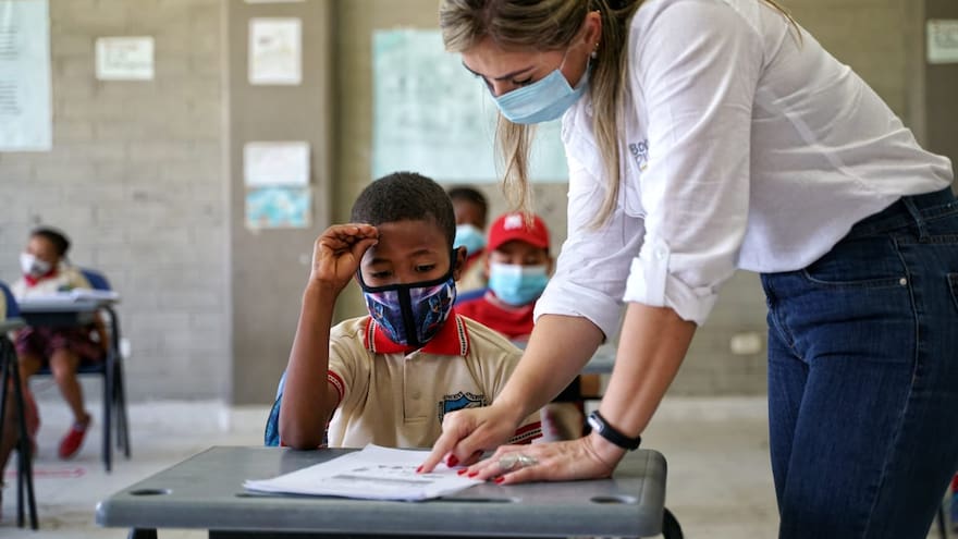296 estudiantes del área rural de Calamar han regresado a clases presenciales