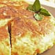 Cocine una tortilla de papa con corazón de queso