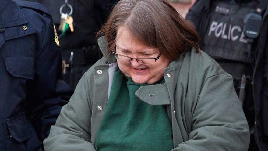 Una enfermera canadiense se declara culpable de asesinar a varios ancianos