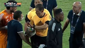 Se suspende 10 minutos el partido entre Junior y Medellín por invasión de la cancha