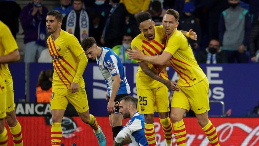 Barcelona empata el derbi con Luuk de Jong en ‘modo salvador’