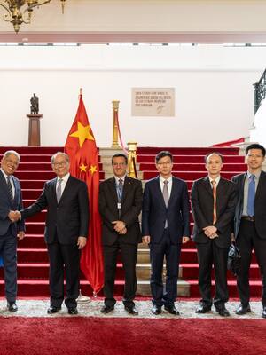 Un ‘Pacto’ pendiente: Petro y la relación con China | Columna de Cristian Espinosa Hernández