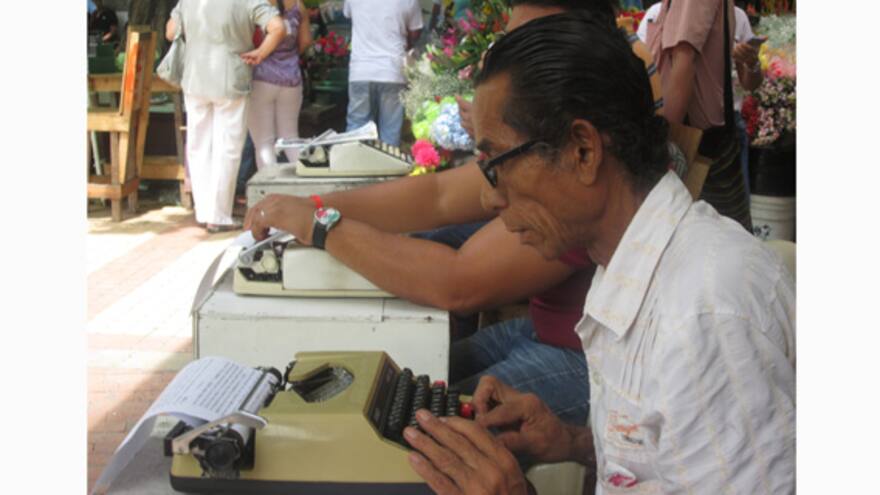 Vidas que giran en torno a una máquina de escribir