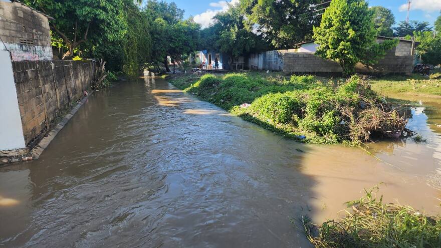 Magdalena: Gobernación desplazó personal a Fundación por desbordamiento de un caño