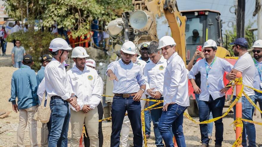 Inspeccionan trabajos de reparación de tubería de agua en Cartagena