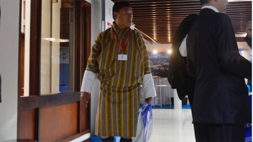 Los hombres con falda en la cumbre de la Interpol