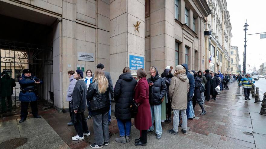 Aumentan los electores en los centros de votaciones rusos para boicotear los comicios