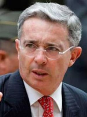 Liberen a Uribe