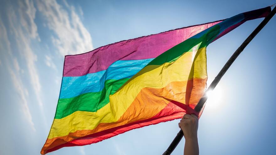 Dos menores acusados de asesinar a joven transgénero de 16 años en un parque en Inglaterra