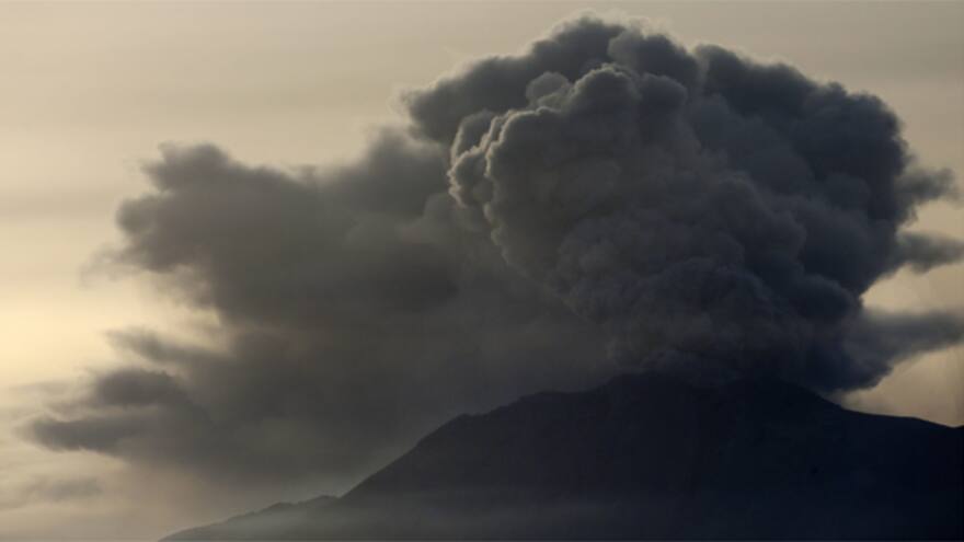 Van 6.400 personas evacuadas por actividad del volcán Calbuco