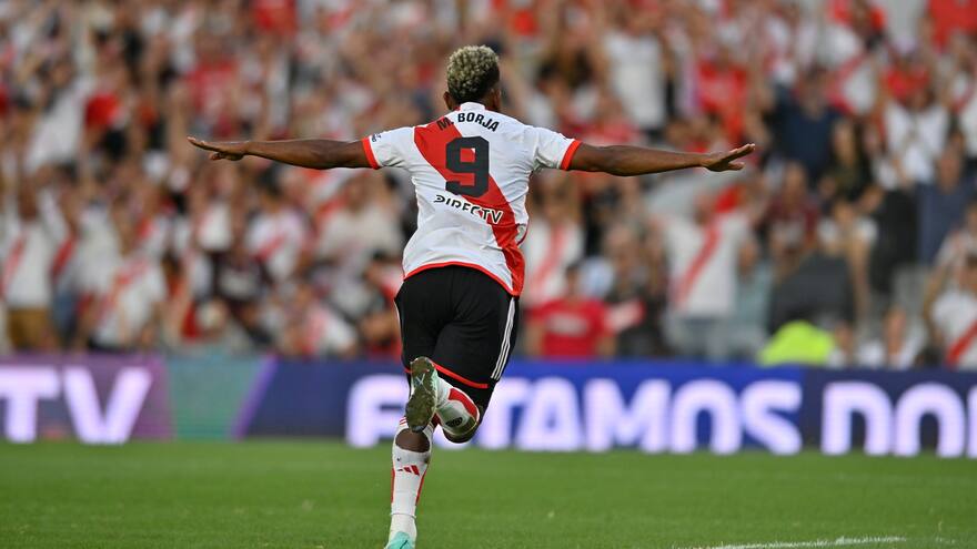 Miguel Borja anota tres goles en la victoria de River Plate 5-0 sobre Vélez Sarsfield